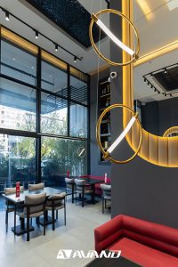 در طراحی دکور رستوران زنجیره ای سارا شعبه تهران