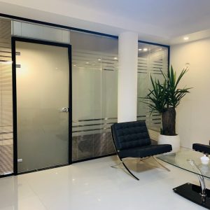 پارتیشن اداری شیشه ای فریم لس