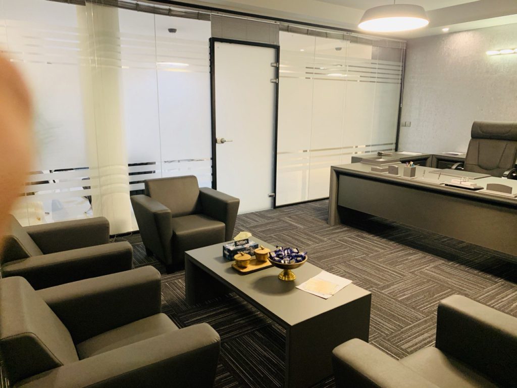 پارتیشن اداری شیشه ای فریم لس